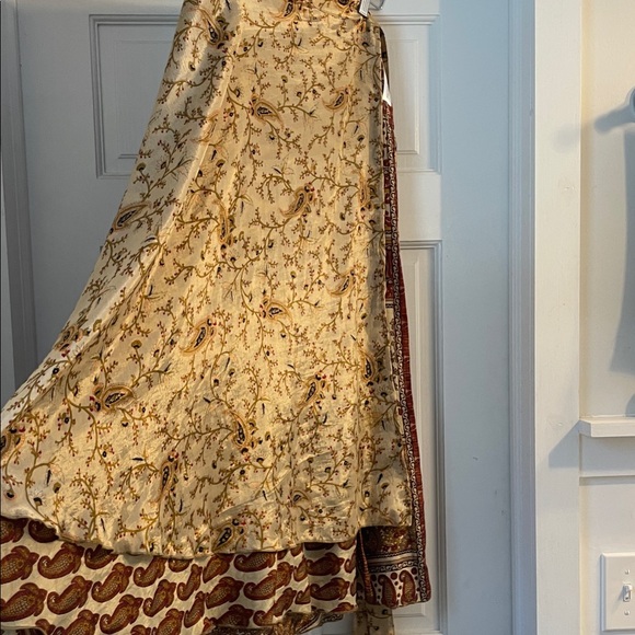 Elegant Floral Print Maxi Skirt - Picture 3 of 5